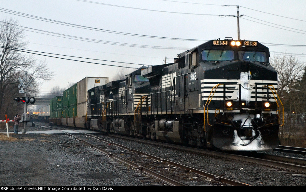 NS C40-9W 9468 trails on 20K